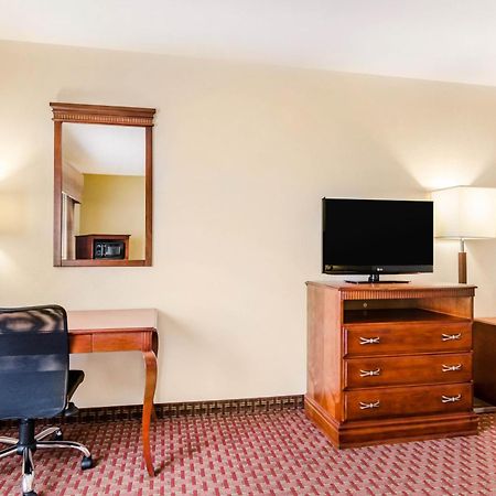 Quality Inn & Suites Carthage Bagian luar foto