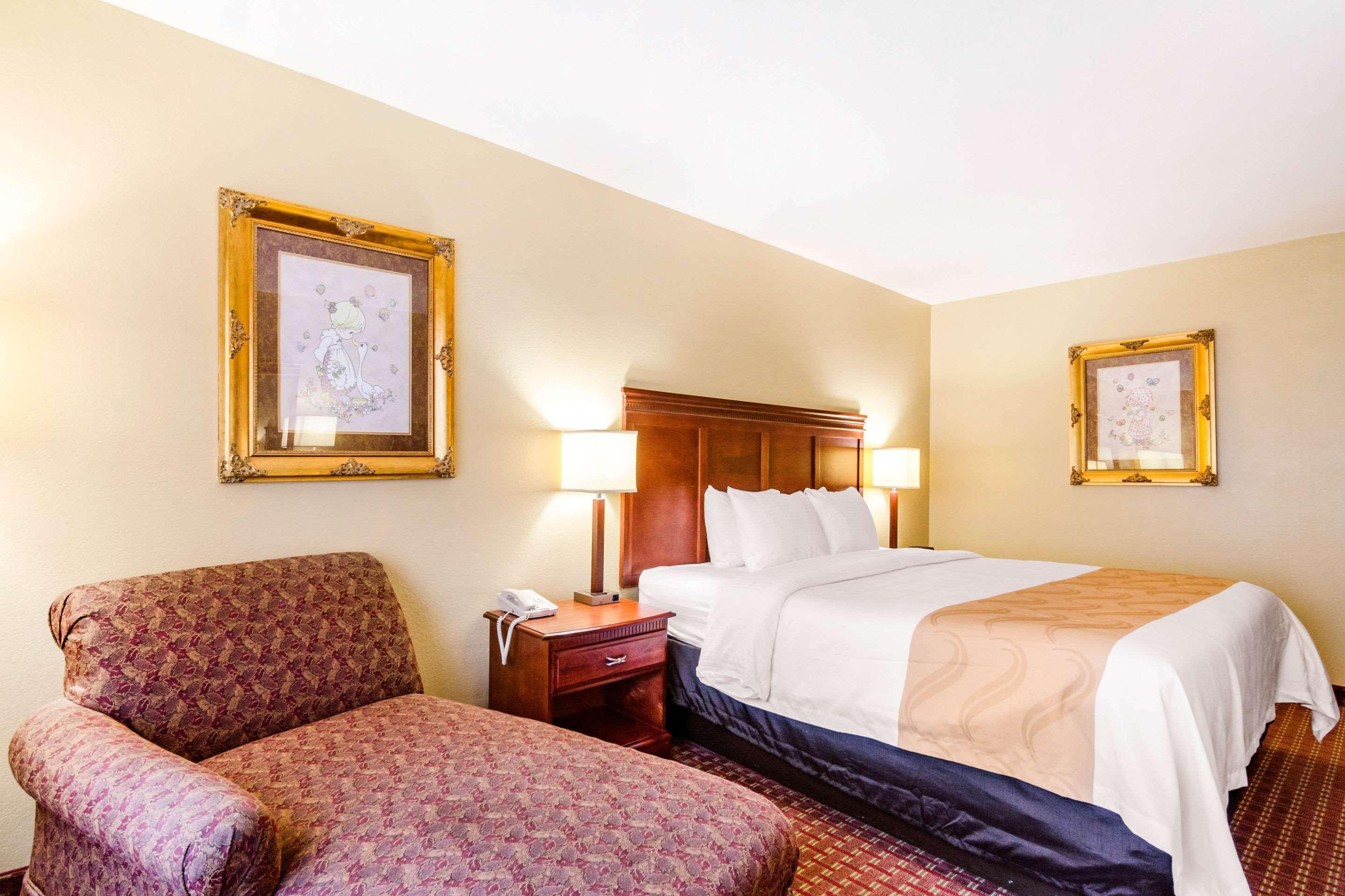 Quality Inn & Suites Carthage Bagian luar foto