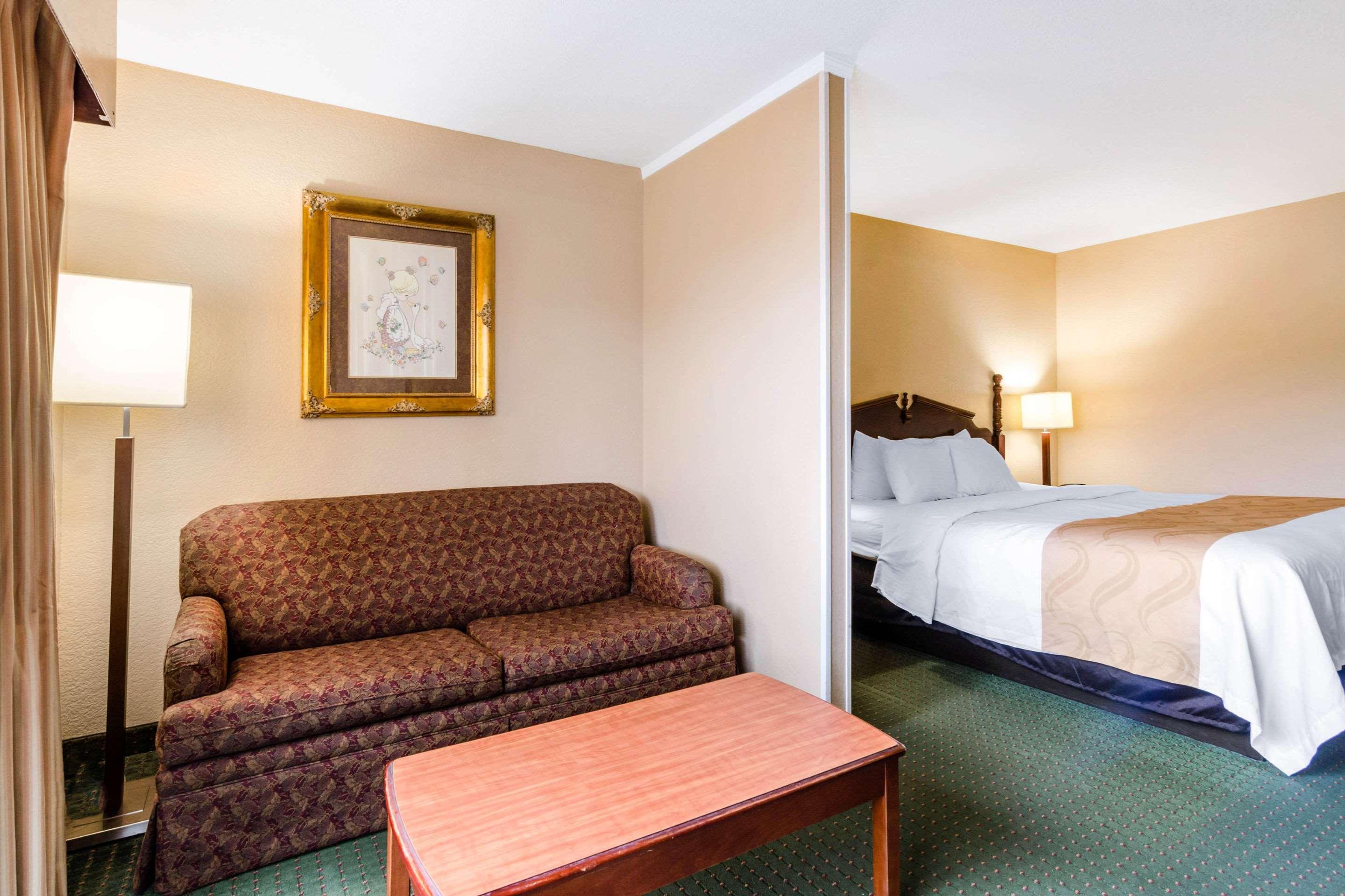 Quality Inn & Suites Carthage Bagian luar foto