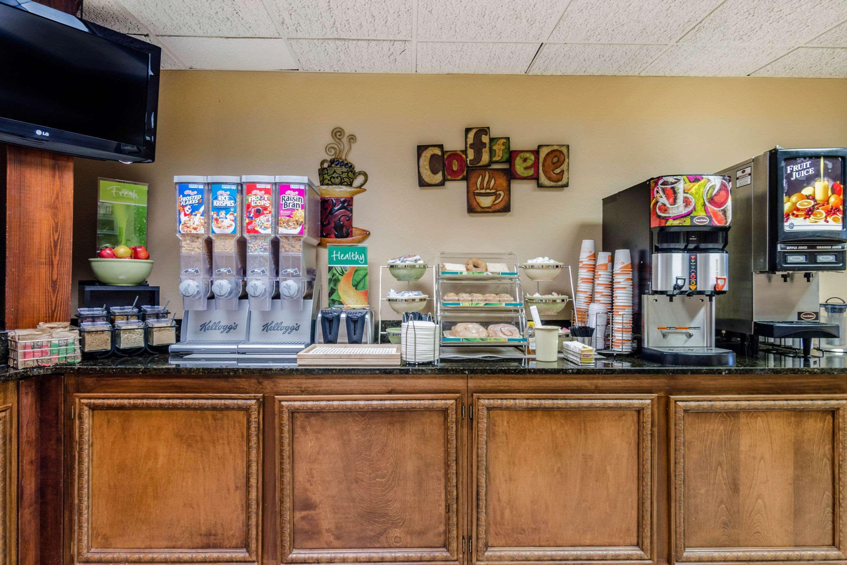 Quality Inn & Suites Carthage Bagian luar foto