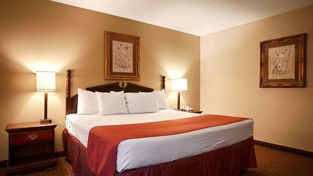 Quality Inn & Suites Carthage Bagian luar foto