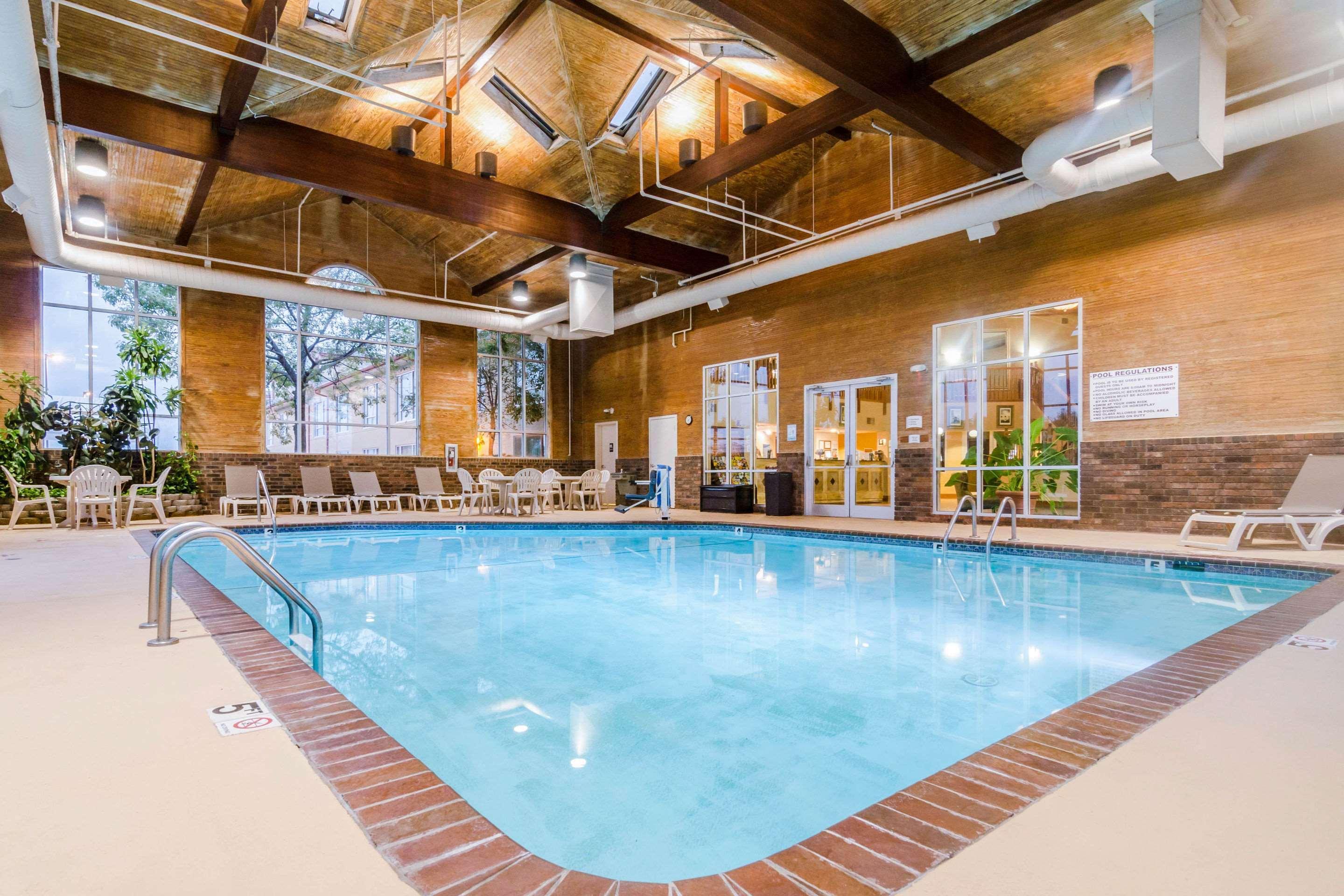Quality Inn & Suites Carthage Bagian luar foto