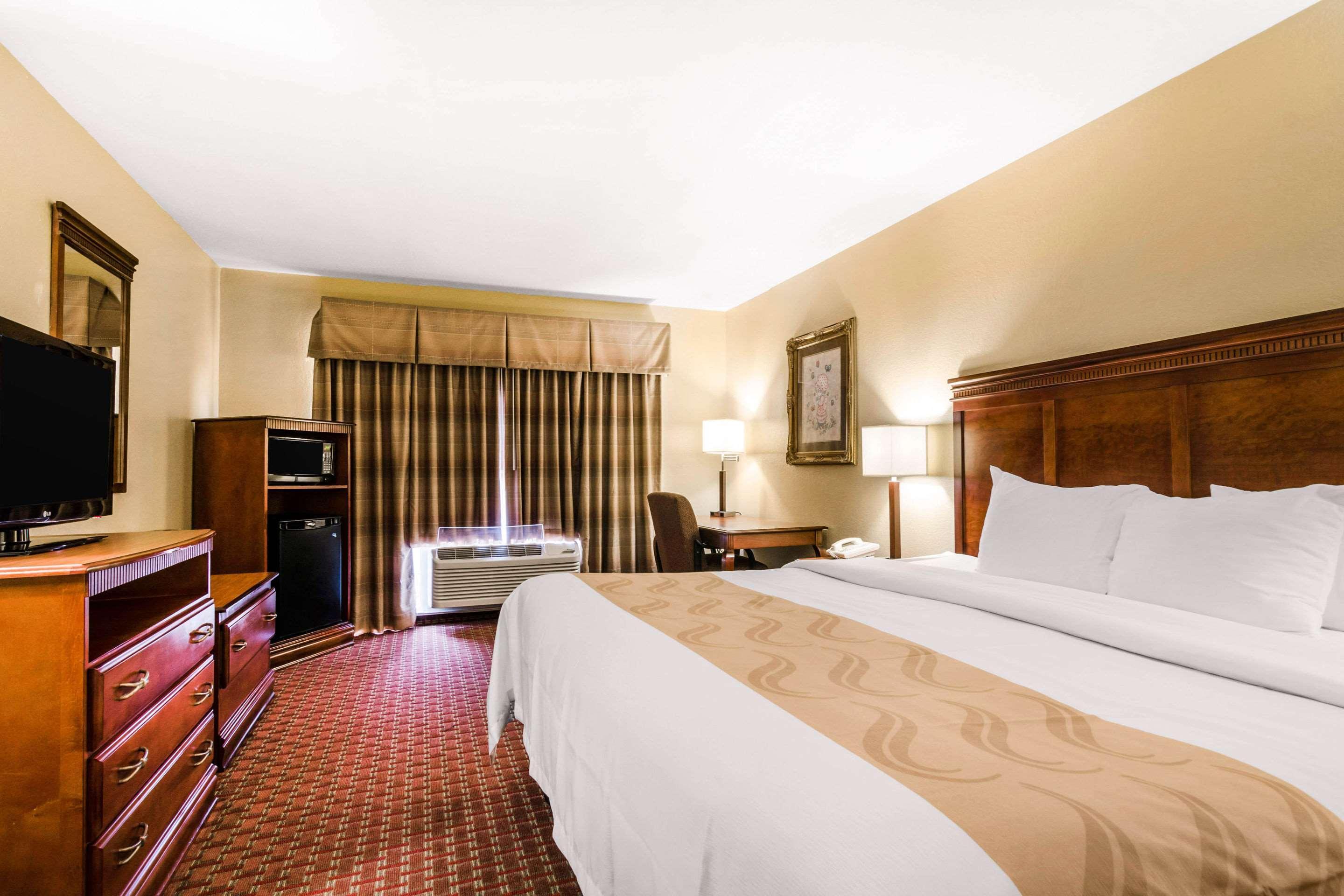 Quality Inn & Suites Carthage Bagian luar foto