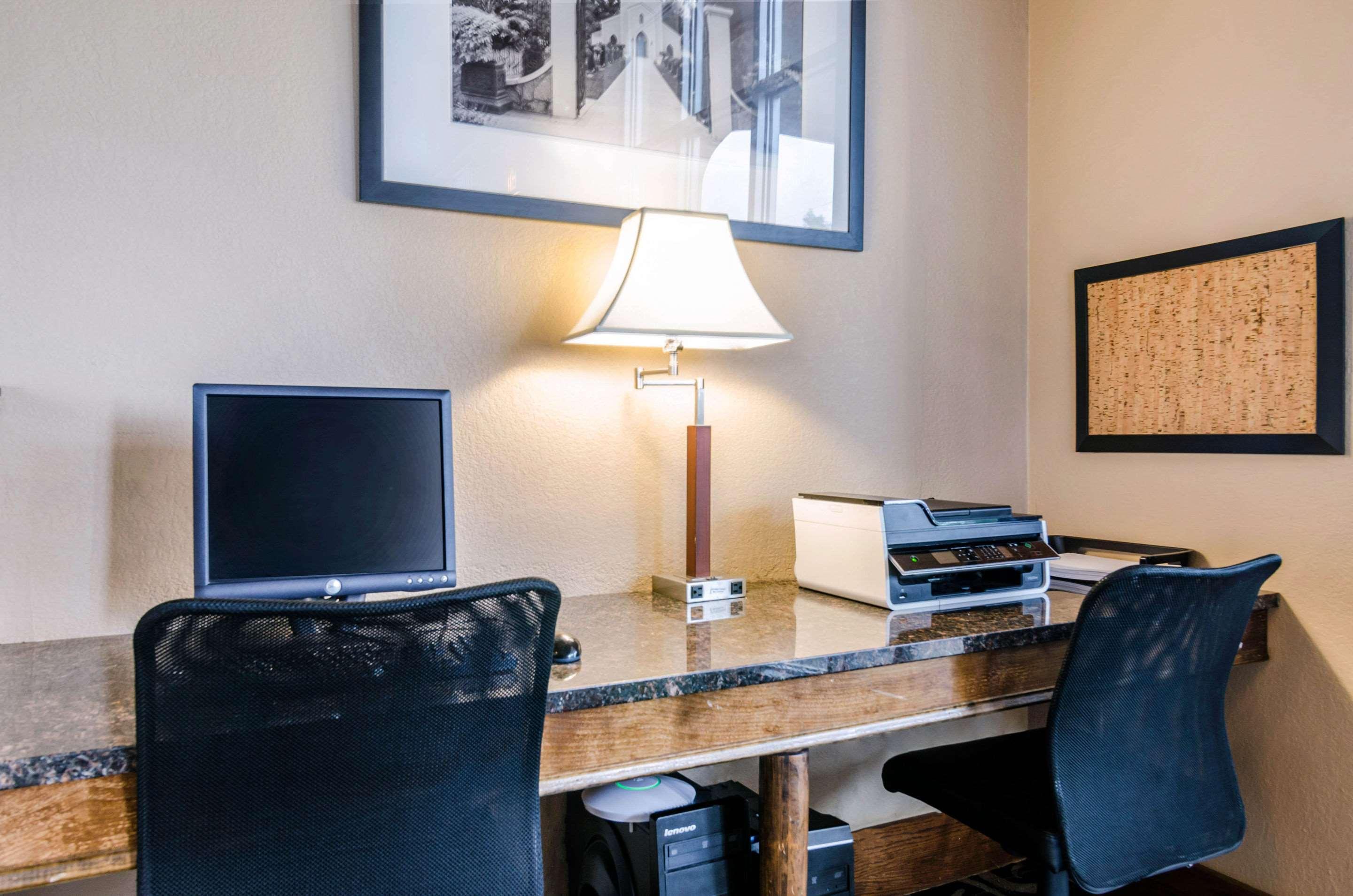 Quality Inn & Suites Carthage Bagian luar foto