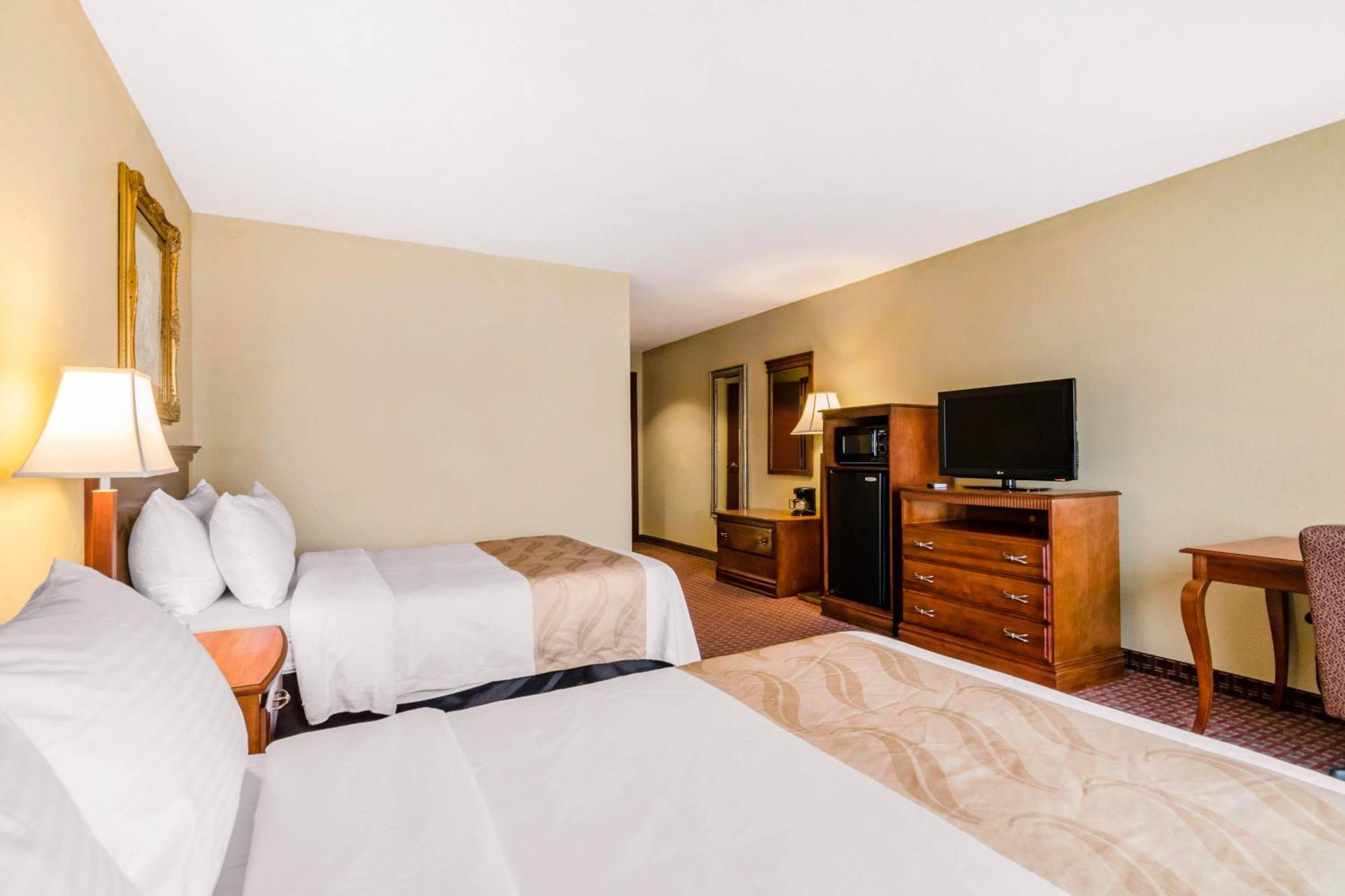 Quality Inn & Suites Carthage Bagian luar foto
