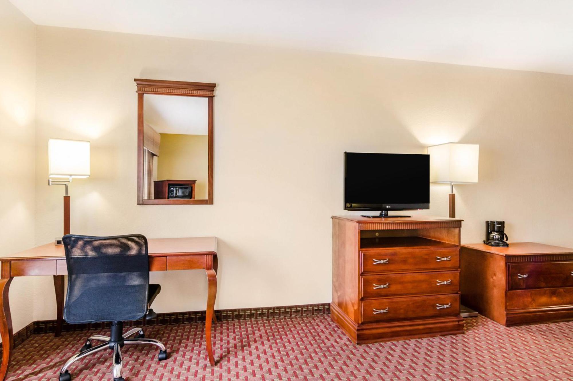 Quality Inn & Suites Carthage Bagian luar foto