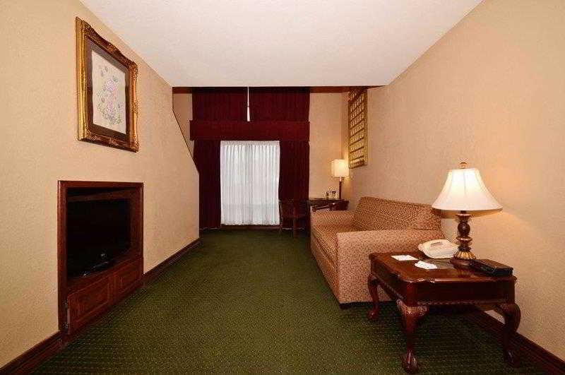 Quality Inn & Suites Carthage Bagian luar foto