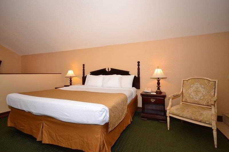 Quality Inn & Suites Carthage Bagian luar foto