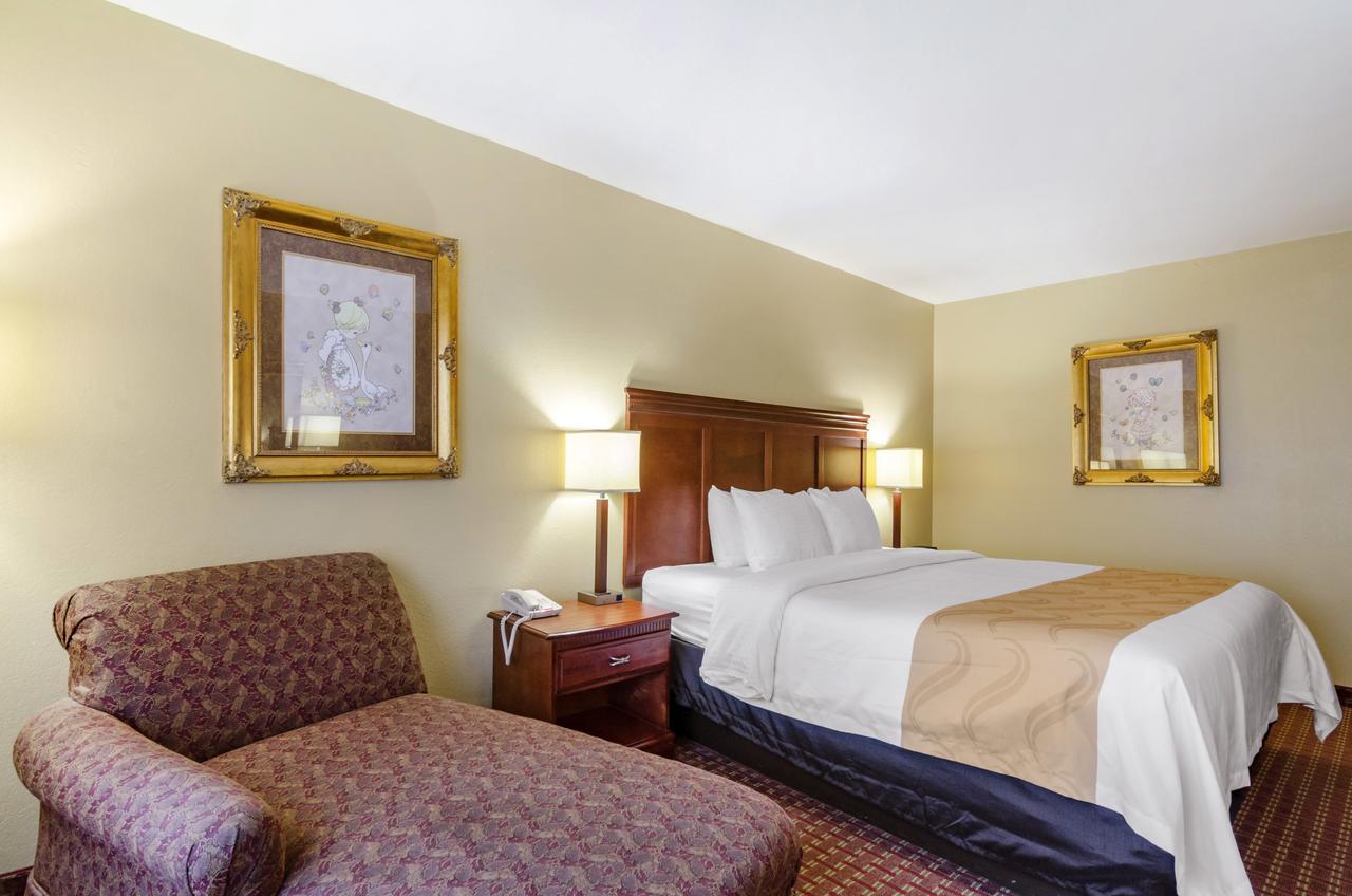 Quality Inn & Suites Carthage Bagian luar foto