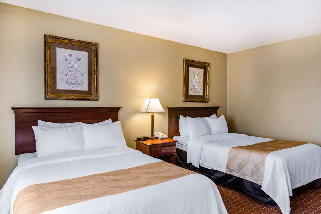 Quality Inn & Suites Carthage Ruang foto
