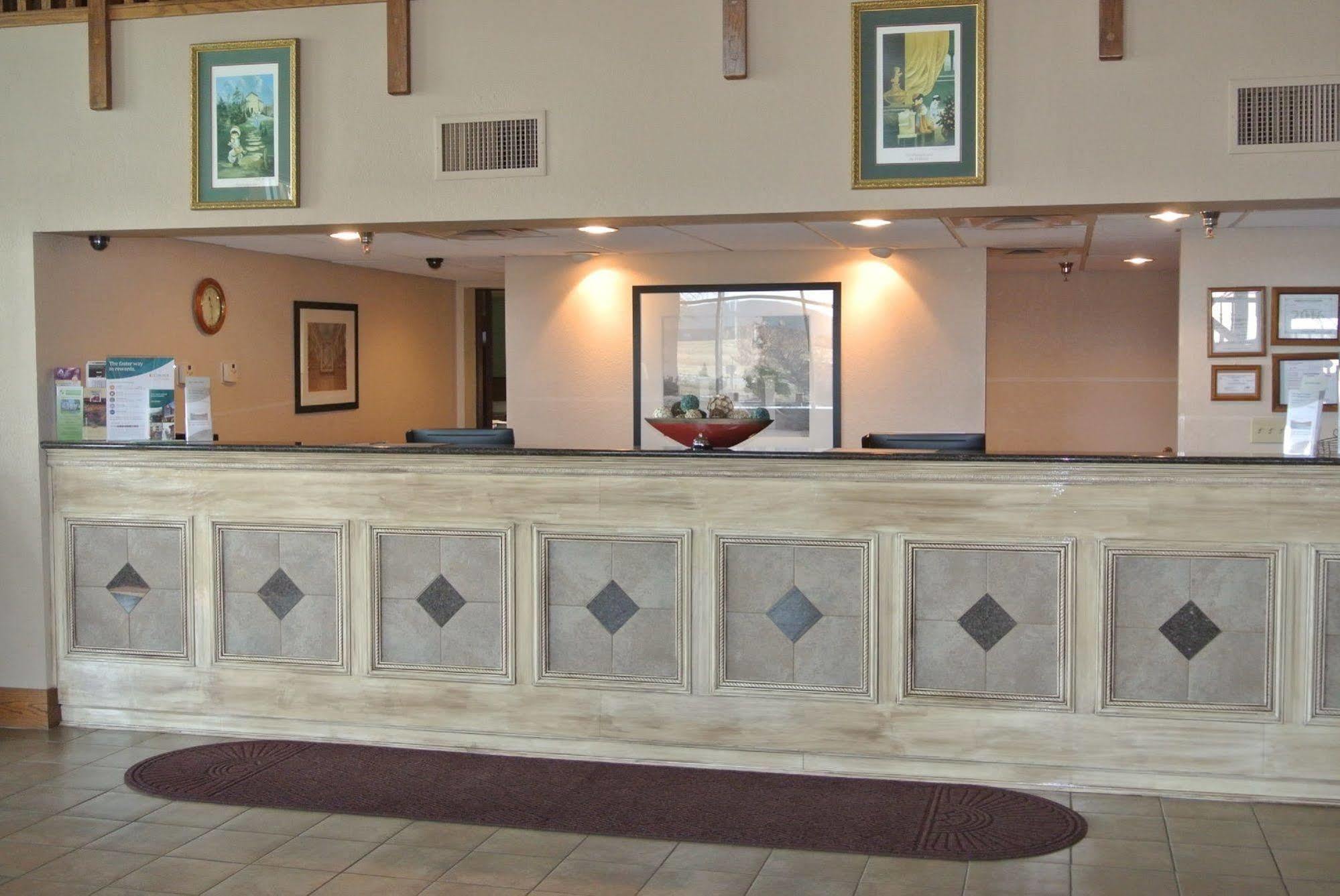 Quality Inn & Suites Carthage Bagian luar foto
